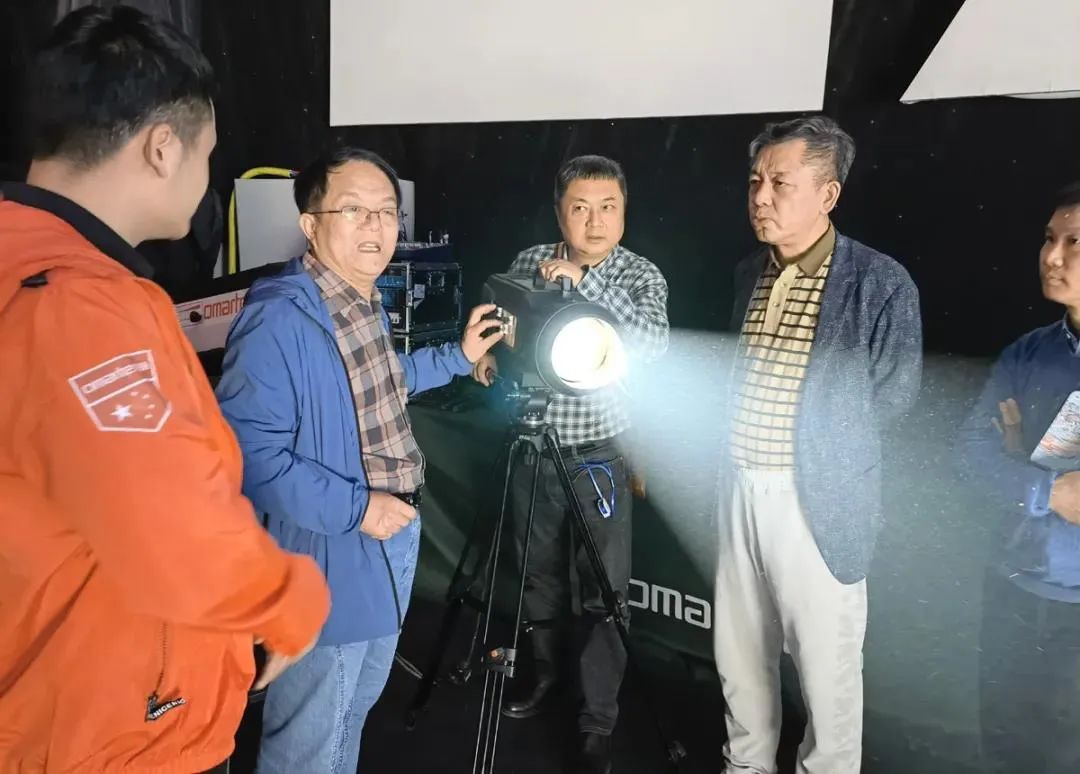 舞臺設(shè)備